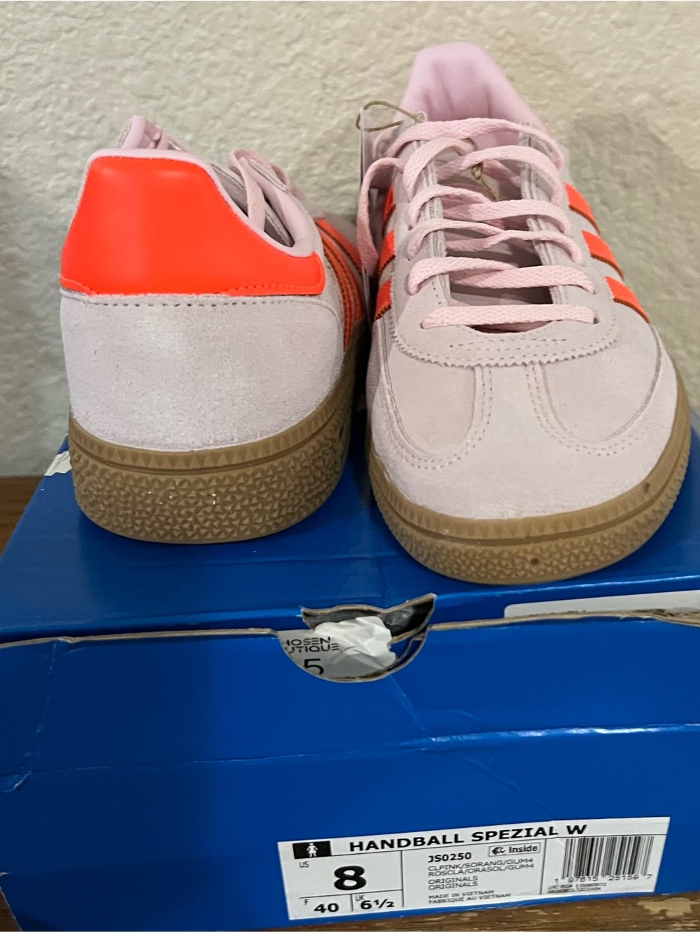 adidas Handball Spezial women Sneakers - Light Pink with Bright Orange Accents